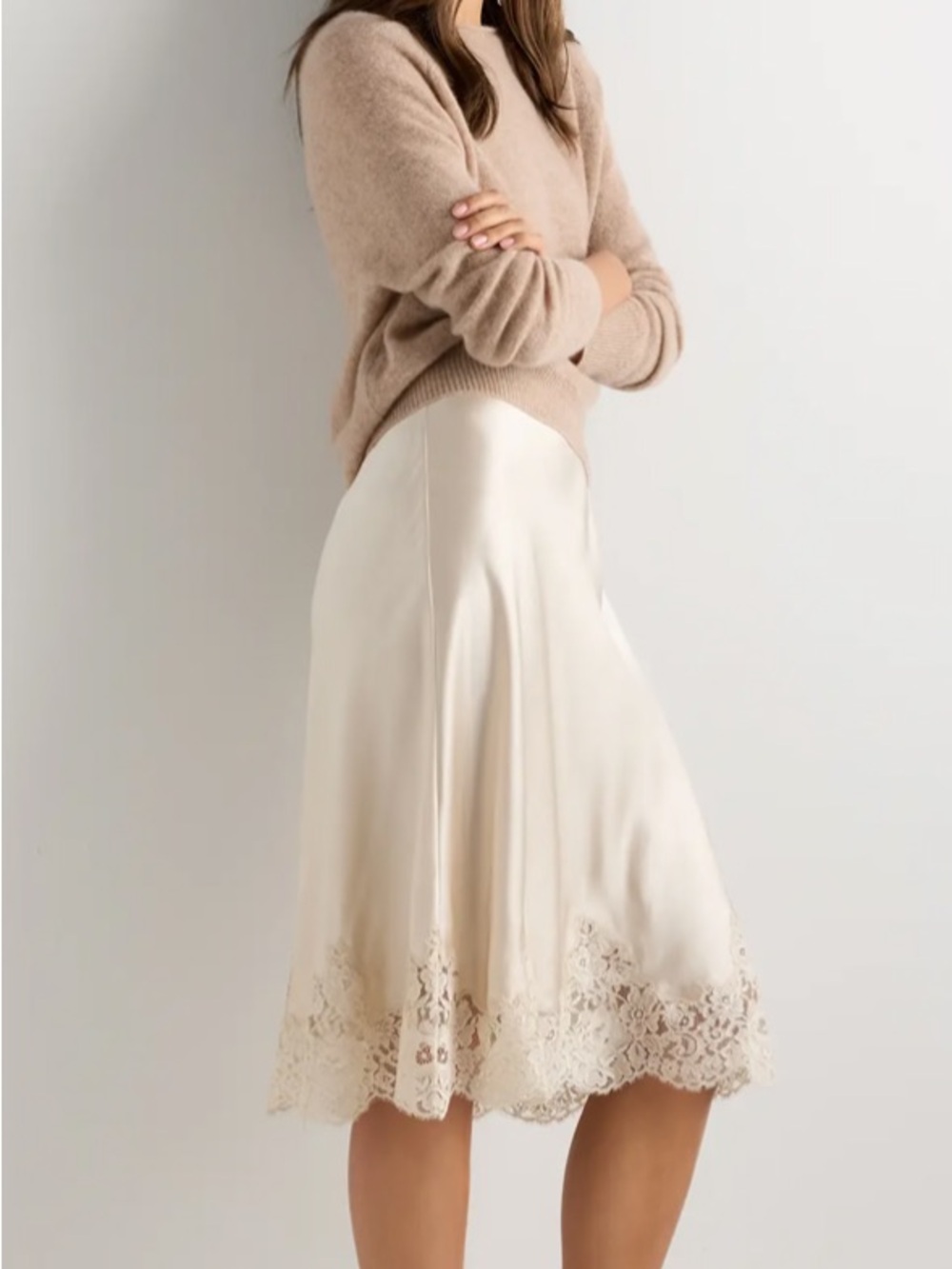QUINCE SILK LACE SKIRT NWT    XS 
Cream Lace-Hem Satin Midi Skirt, washable. - Picture 5 of 8